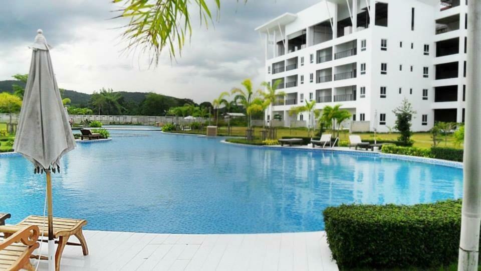Apartamento The Pride Paradise Hua Hin Exterior foto